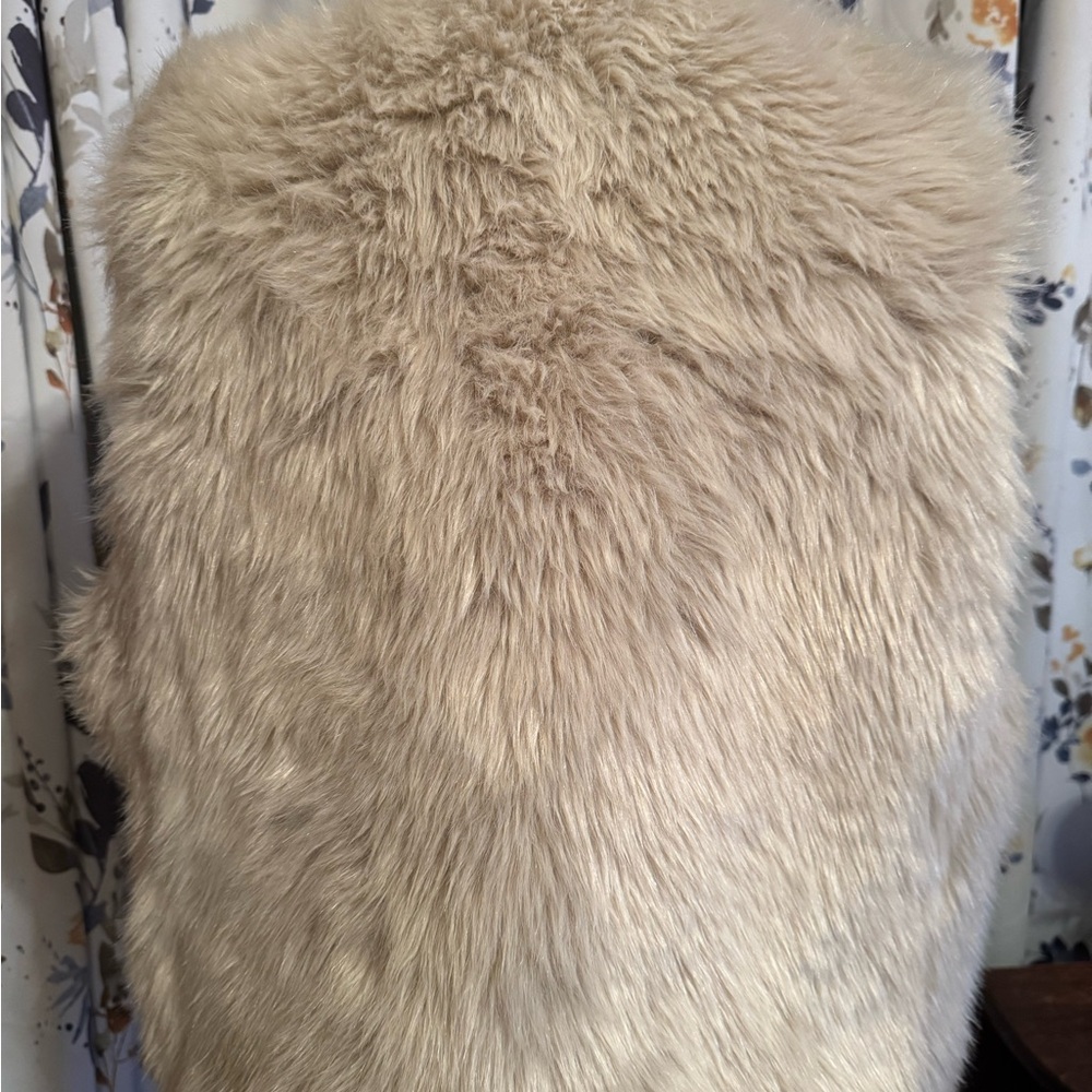 Women's Gap Faux  Teddy Fur Vest in Cream Size L - Picture 3 of 5